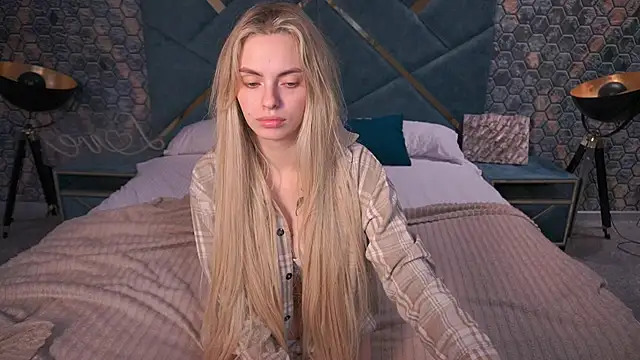 ChloeBrightt online show from November 25, 8:53 pm