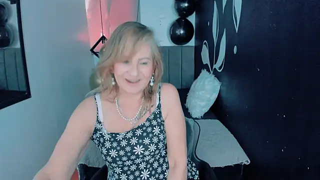 Snapshot of ScarletHoot_ chatting on December 11, 6:09 pm ScarletHoot online show from December 11, 6:09 pm