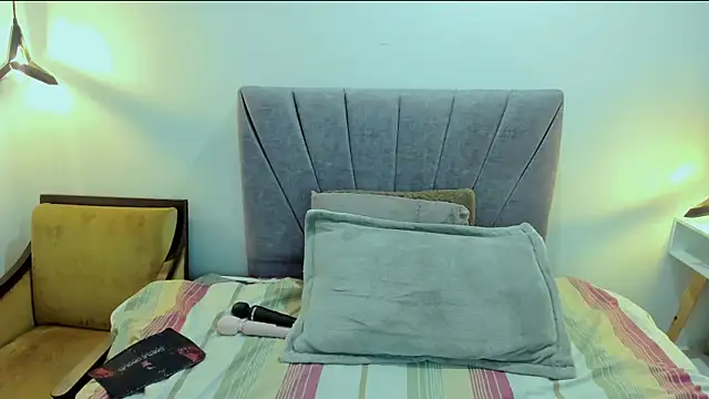 ScarletHoot  online show from July 17, 11:39 am