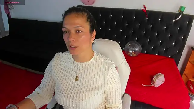 Aliciia cute1 online show from May 30, 7:33 pm