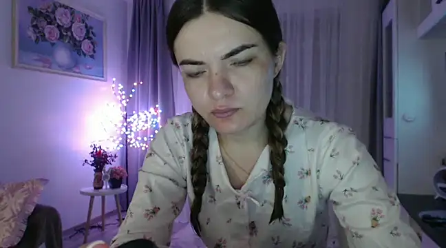 Snapshot of _JustmeHere_ chatting on January 21, 2:33 am JustmeHere online show from January 21, 2:33 am