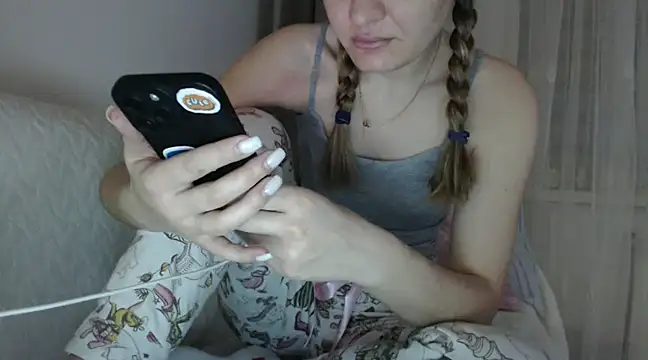 Snapshot of _JustmeHere_ chatting on January 28, 4:39 am JustmeHere online show from January 28, 4:39 am