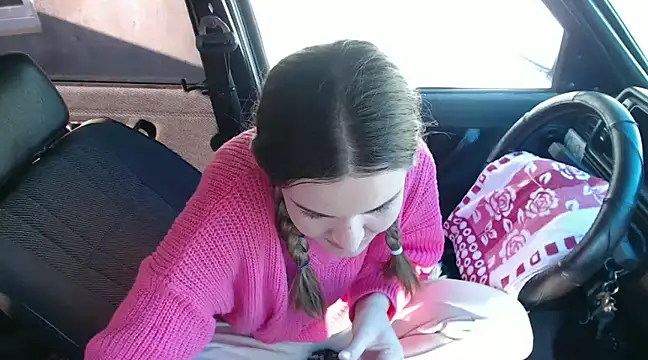 Snapshot of _JustmeHere_ chatting on February 9, 12:41 pm JustmeHere online show from February 9, 12:41 pm