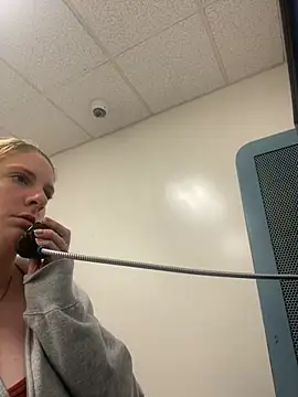 Snapshot of MsLG12301 chatting on February 18, 6:58 pm MsLG12301 online show from February 18, 6:58 pm