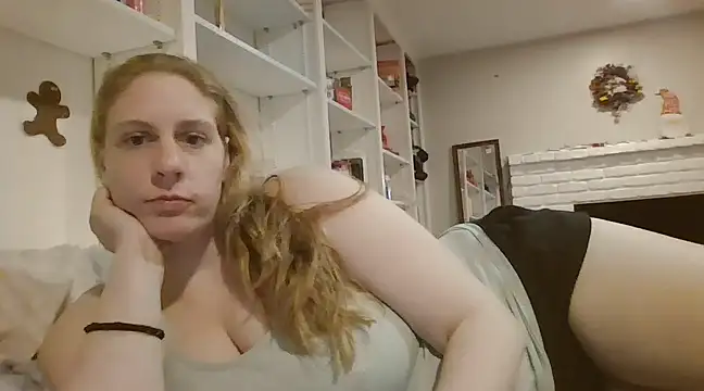 Snapshot of MsLG12301 chatting on March 7, 12:04 am MsLG12301 online show from March 7, 12:04 am