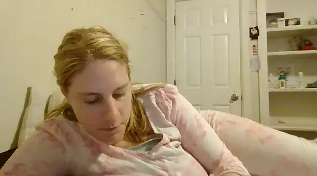 Snapshot of MsLG12301 chatting on March 9, 12:21 am MsLG12301 online show from March 9, 12:21 am