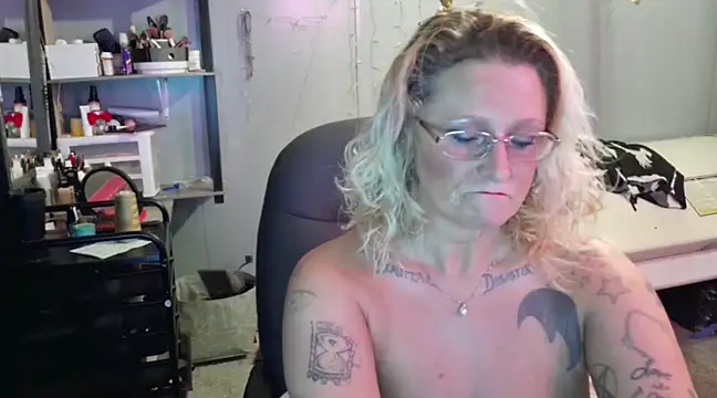 Lisalovely6981 online show from January 22, 9:24 am