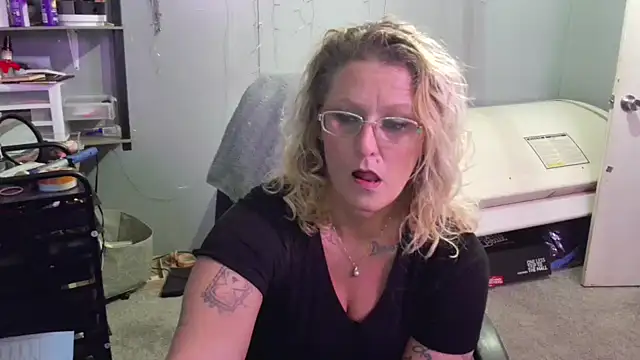 Lisalovely6981 online show from February 2, 5:15 pm