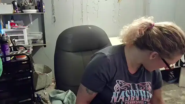 Lisalovely6981 online show from February 6, 10:10 pm