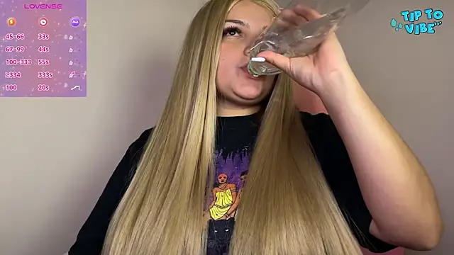 SweetPaige  online show from December 18, 10:57 pm