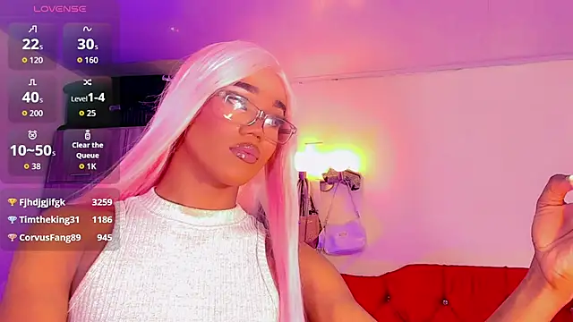 Snapshot of naomy__xx chatting on May 2, 3:28 pm naomy xx online show from May 2, 3:28 pm