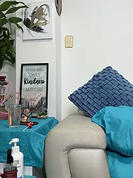 jamilaross online show from February 12, 4:44 am