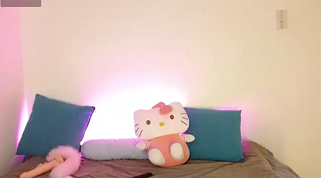 kittycatw online show from December 4, 2:26 pm