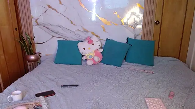 kittycatw online show from April 23, 1:18 am
