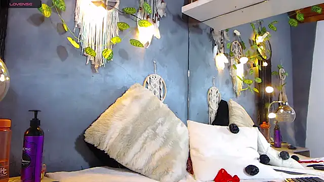 Snapshot of ItsVenuss chatting on December 17, 10:32 pm ItsVenuss online show from December 17, 10:32 pm