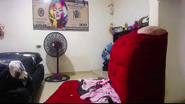 Snapshot of harry_lia_ chatting on September 19, 6:41 pm harry lia online show from September 19, 6:41 pm