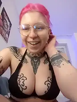 Snapshot of divine_eve chatting on January 26, 8:45 pm divine eve online show from January 26, 8:45 pm