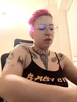 Snapshot of divine_eve chatting on February 23, 6:01 pm divine eve online show from February 23, 6:01 pm