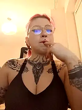 Snapshot of divine_eve chatting on February 28, 4:10 pm divine eve online show from February 28, 4:10 pm
