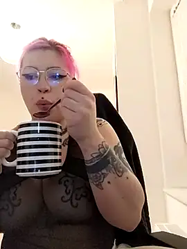 Snapshot of divine_eve chatting on March 2, 7:56 pm divine eve online show from March 2, 7:56 pm