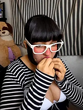 Snapshot of Derry_Cooper chatting on December 21, 12:40 am Derry Cooper online show from December 21, 12:40 am