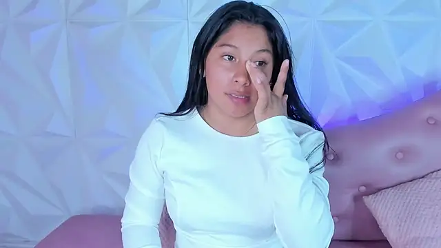 Snapshot of LinnaGardenia chatting on December 2, 3:36 pm LinnaGardenia online show from December 2, 3:36 pm