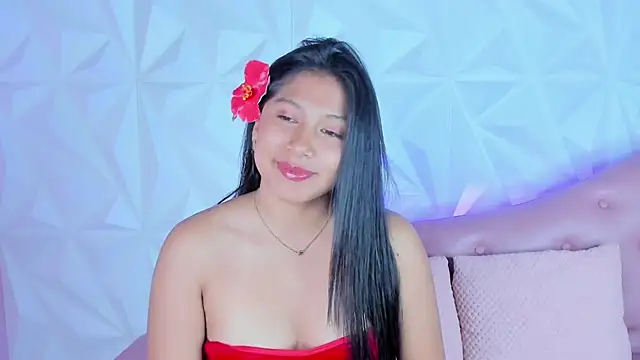 Snapshot of LinnaGardenia chatting on December 6, 1:44 pm LinnaGardenia online show from December 6, 1:44 pm