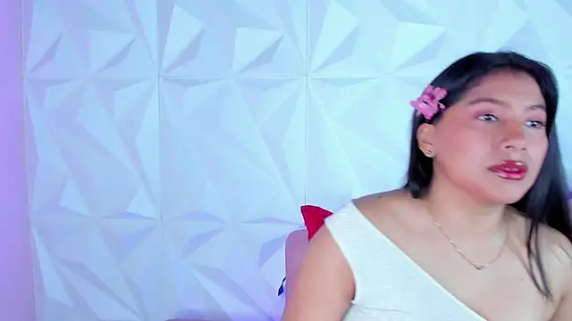 Snapshot of LinnaGardenia chatting on December 21, 1:53 pm LinnaGardenia online show from December 21, 1:53 pm