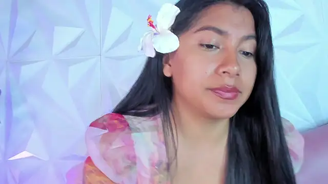 Snapshot of LinnaGardenia chatting on February 6, 1:21 pm LinnaGardenia online show from February 6, 1:21 pm