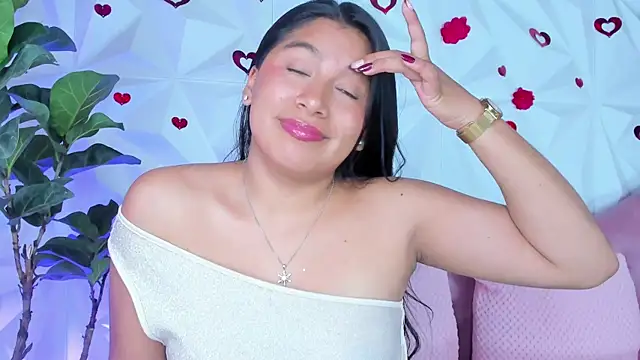 Snapshot of LinnaGardenia chatting on March 19, 5:17 pm LinnaGardenia online show from March 19, 5:17 pm