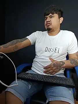 Snapshot of DickMasterfindom chatting on June 20, 2:58 am DickMasterfindom online show from June 20, 2:58 am