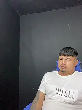Snapshot of DickMasterfindom chatting on June 25, 5:12 am DickMasterfindom online show from June 25, 5:12 am