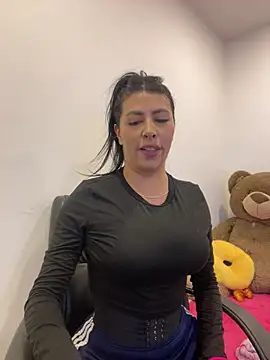 Snapshot of Alanna_atm_ chatting on June 4, 10:32 am Alanna atm online show from June 4, 10:32 am