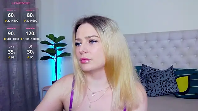 TamarraFox online show from June 14, 4:58 am