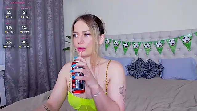 TamarraFox online show from July 19, 3:54 am