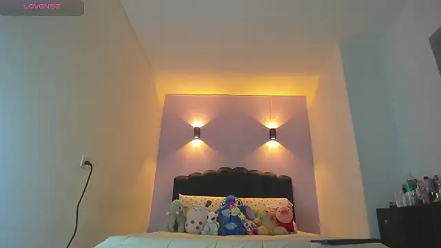 Snapshot of Sofia_Clauss_ chatting on March 6, 4:42 am Sofia Clauss online show from March 6, 4:42 am