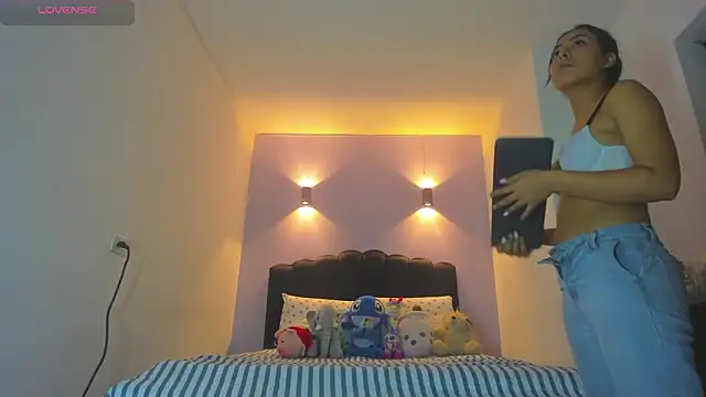 Snapshot of Sofia_Clauss_ chatting on March 8, 5:11 am Sofia Clauss online show from March 8, 5:11 am