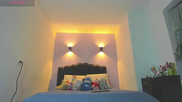 Snapshot of Sofia_Clauss_ chatting on April 3, 5:05 am Sofia Clauss online show from April 3, 5:05 am