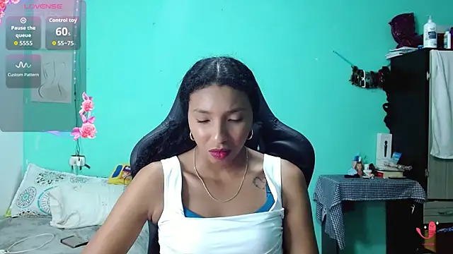 Snapshot of sensitive_brunette chatting on June 3, 2:58 am sensitive brunette online show from June 3, 2:58 am