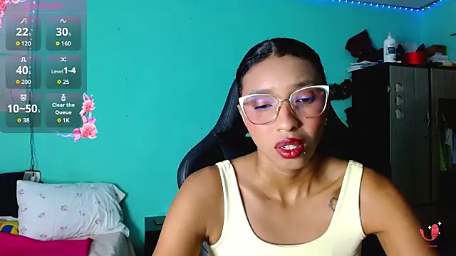 Snapshot of sensitive_brunette chatting on June 9, 12:00 am sensitive brunette online show from June 9, 12:00 am