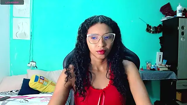 Snapshot of sensitive_brunette chatting on June 10, 2:23 am sensitive brunette online show from June 10, 2:23 am