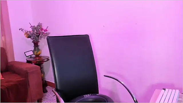 Snapshot of Lauren_A chatting on October 27, 7:40 pm Lauren A online show from October 27, 7:40 pm