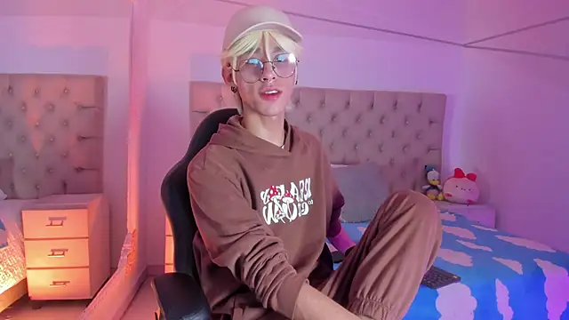 Snapshot of JasperCooper_ chatting on September 28, 12:32 pm JasperCooper  online show from September 28, 12:32 pm