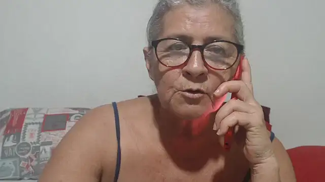 Snapshot of candy_mature_ chatting on January 2, 11:38 pm candy mature online show from January 2, 11:38 pm
