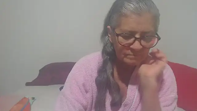 Snapshot of candy_mature_ chatting on January 5, 9:03 pm candy mature online show from January 5, 9:03 pm