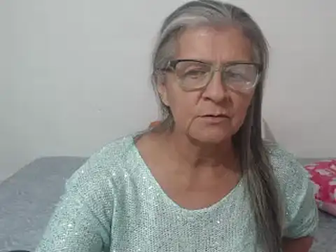 Snapshot of candy_mature_ chatting on January 12, 5:33 pm candy mature online show from January 12, 5:33 pm