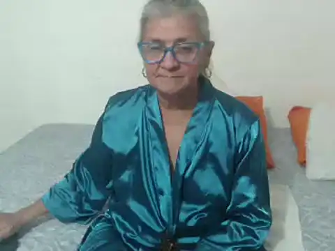 Snapshot of candy_mature_ chatting on January 14, 12:43 am candy mature online show from January 14, 12:43 am