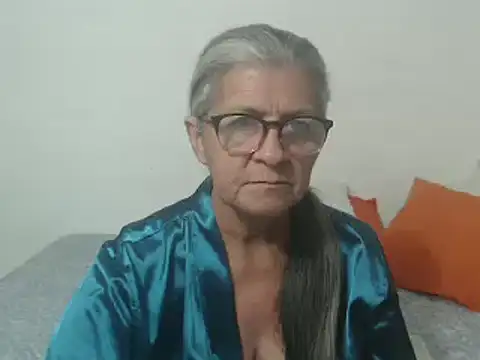 Snapshot of candy_mature_ chatting on January 14, 10:06 am candy mature online show from January 14, 10:06 am