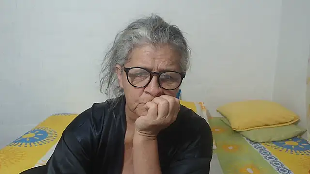 Snapshot of candy_mature_ chatting on February 4, 9:28 am candy mature online show from February 4, 9:28 am