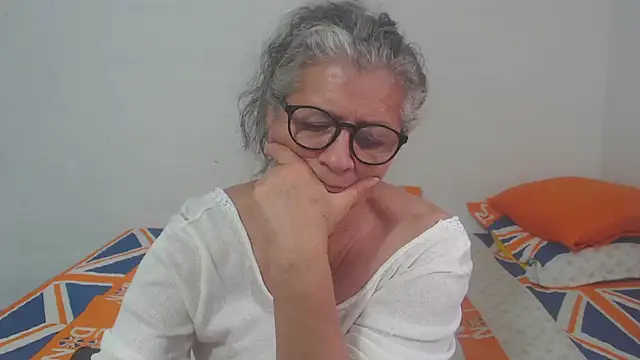 Snapshot of candy_mature_ chatting on February 19, 9:58 pm candy mature online show from February 19, 9:58 pm